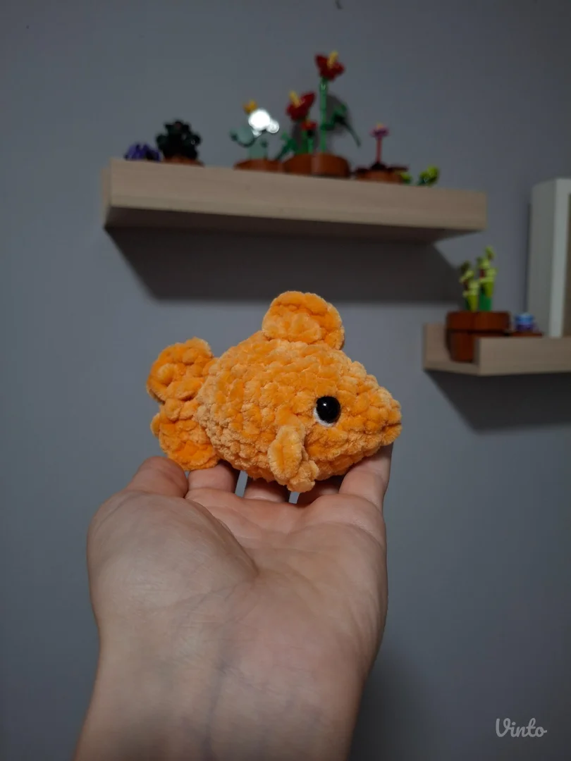 Ručno heklana zlatna ribica