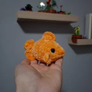 Ručno heklana zlatna ribica