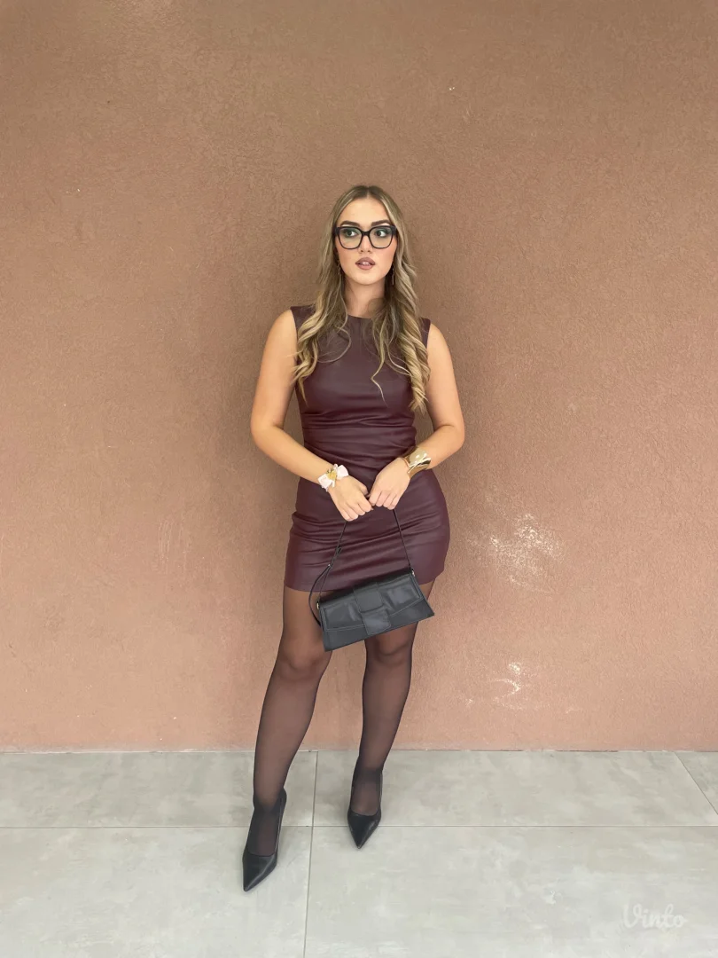 Stradivarius kožna bordo haljina