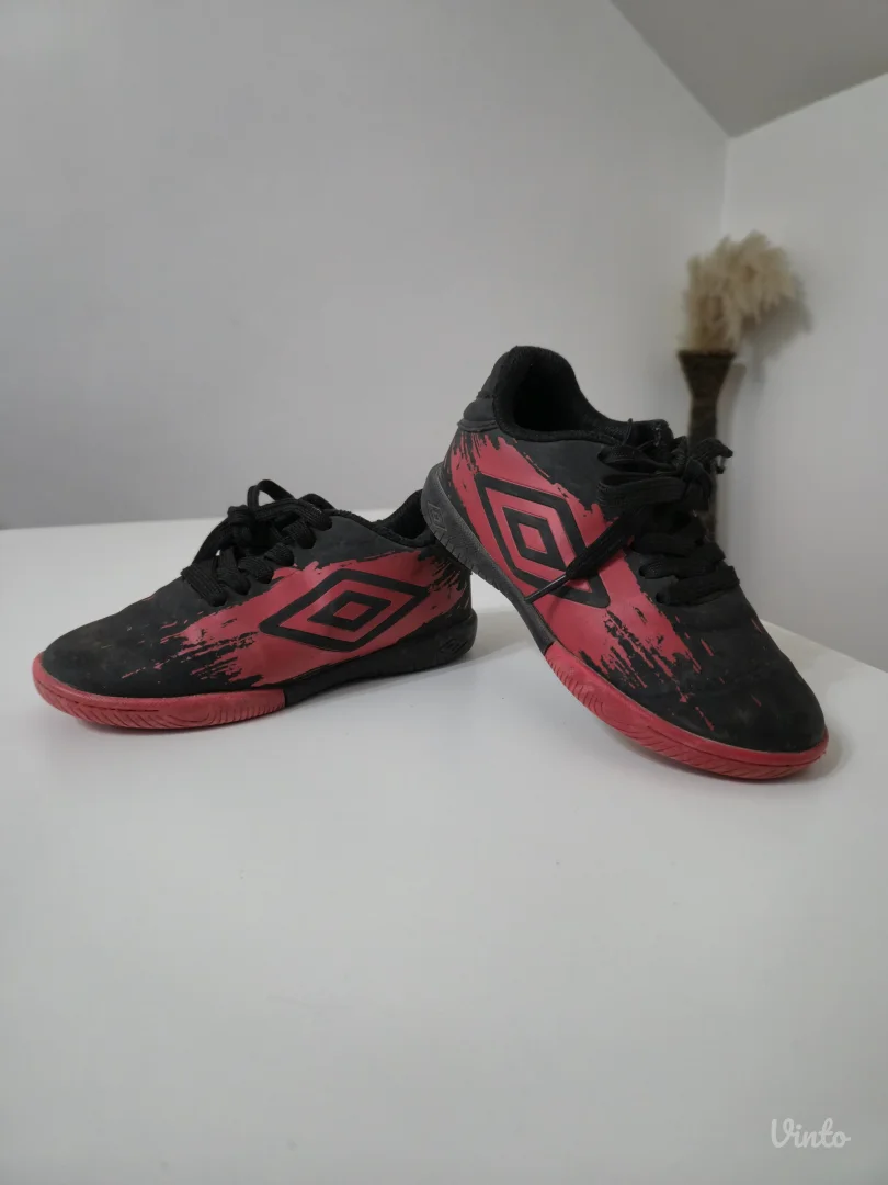 Umbro-patike za fudbal za dečake