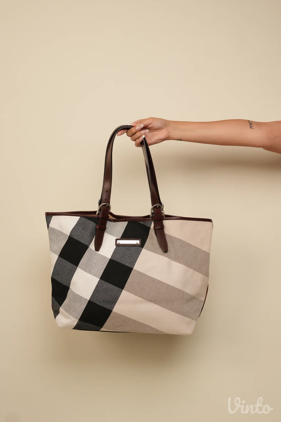 Burberry Victoria Mega Check luksuzna platnena tote torba