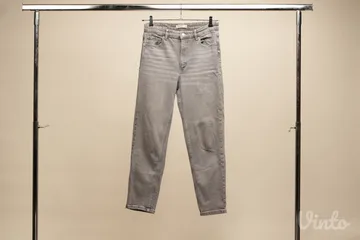 Pull and bear mom jeans veličina 40