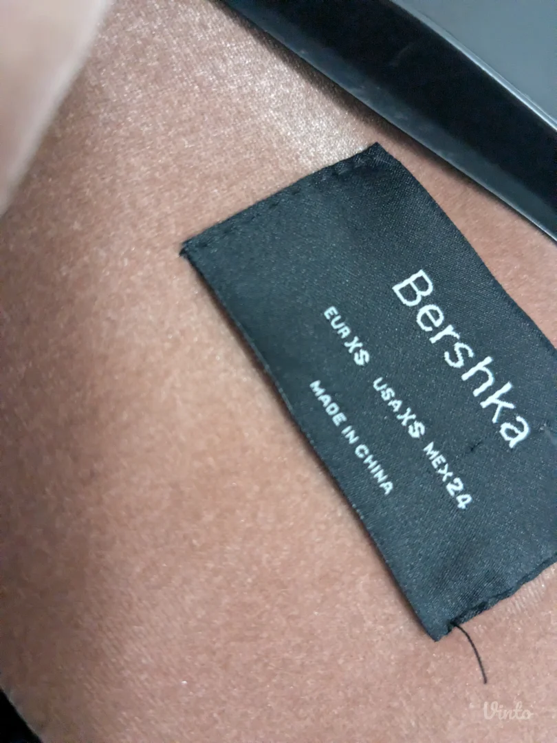 Bershka rokerica od plisa
