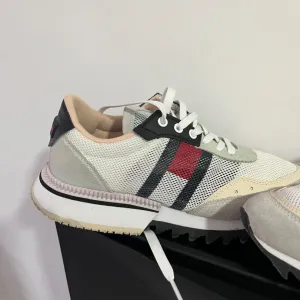 Tommy Hilfiger patike