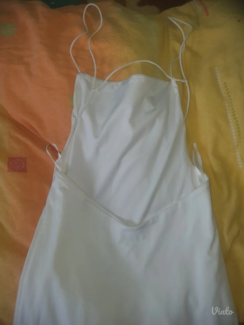 Bela haljina