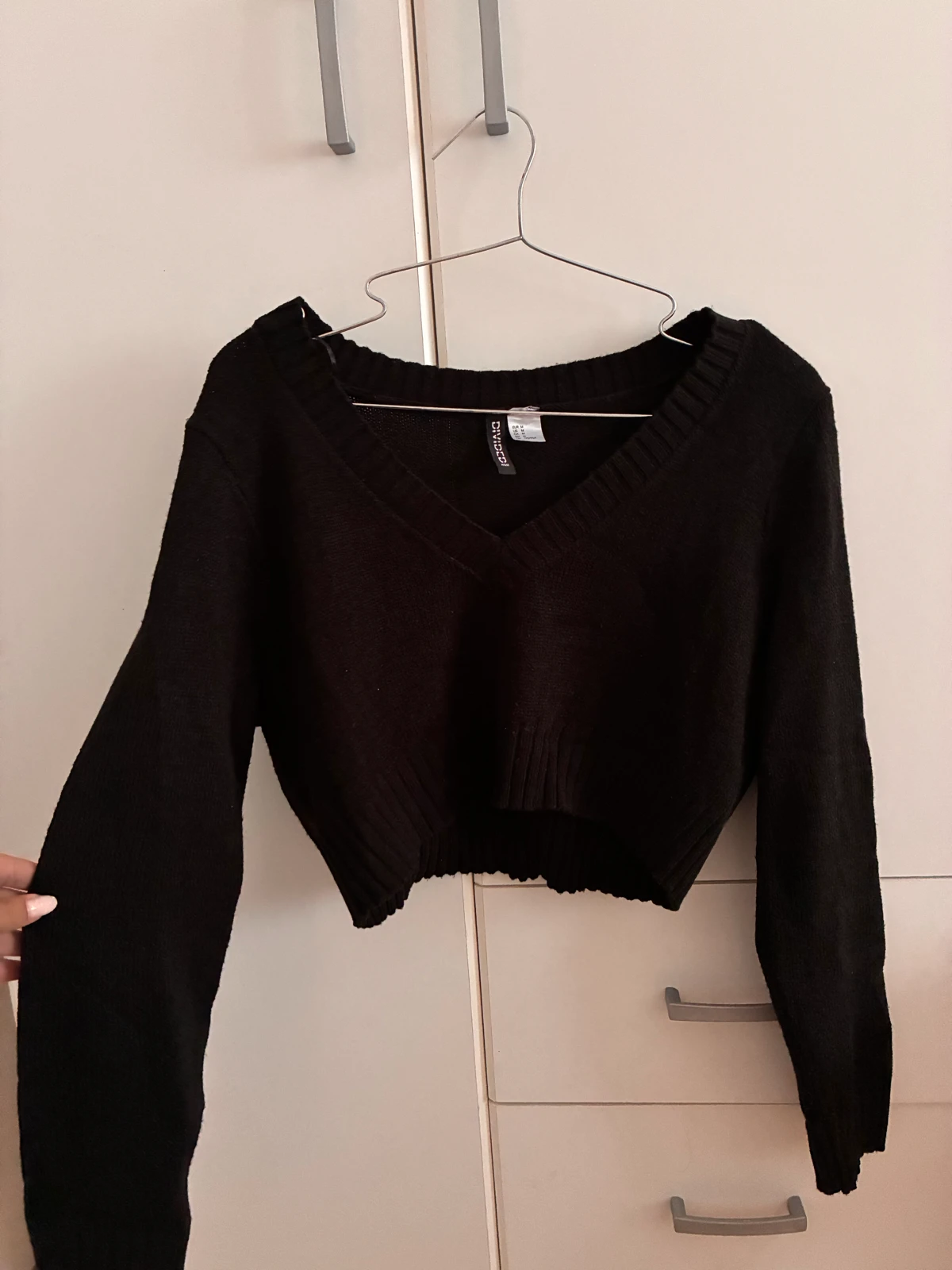 Cropped crni dzemper