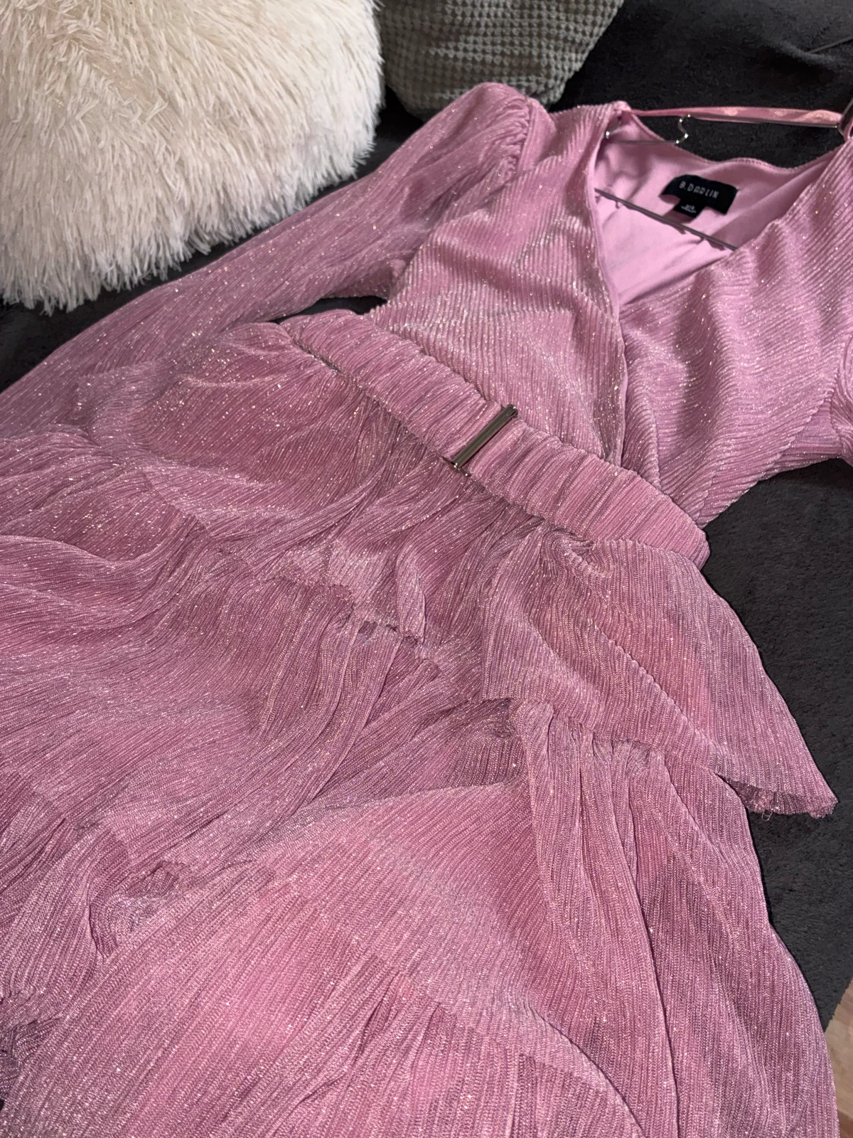Roze sljokicava haljina