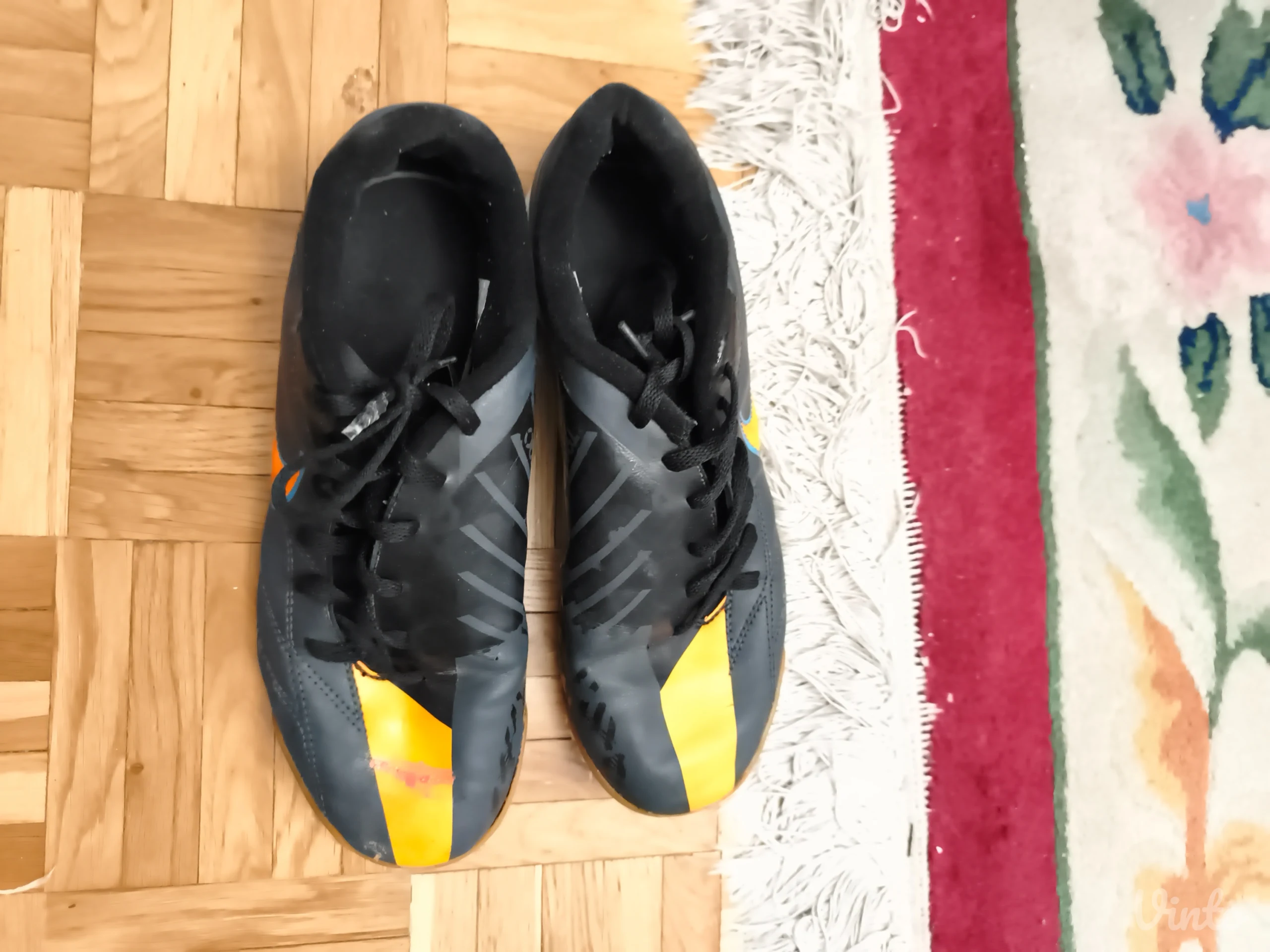 Prodajem Nike patike za fudbal/futsal