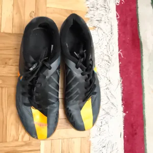 Prodajem Nike patike za fudbal/futsal