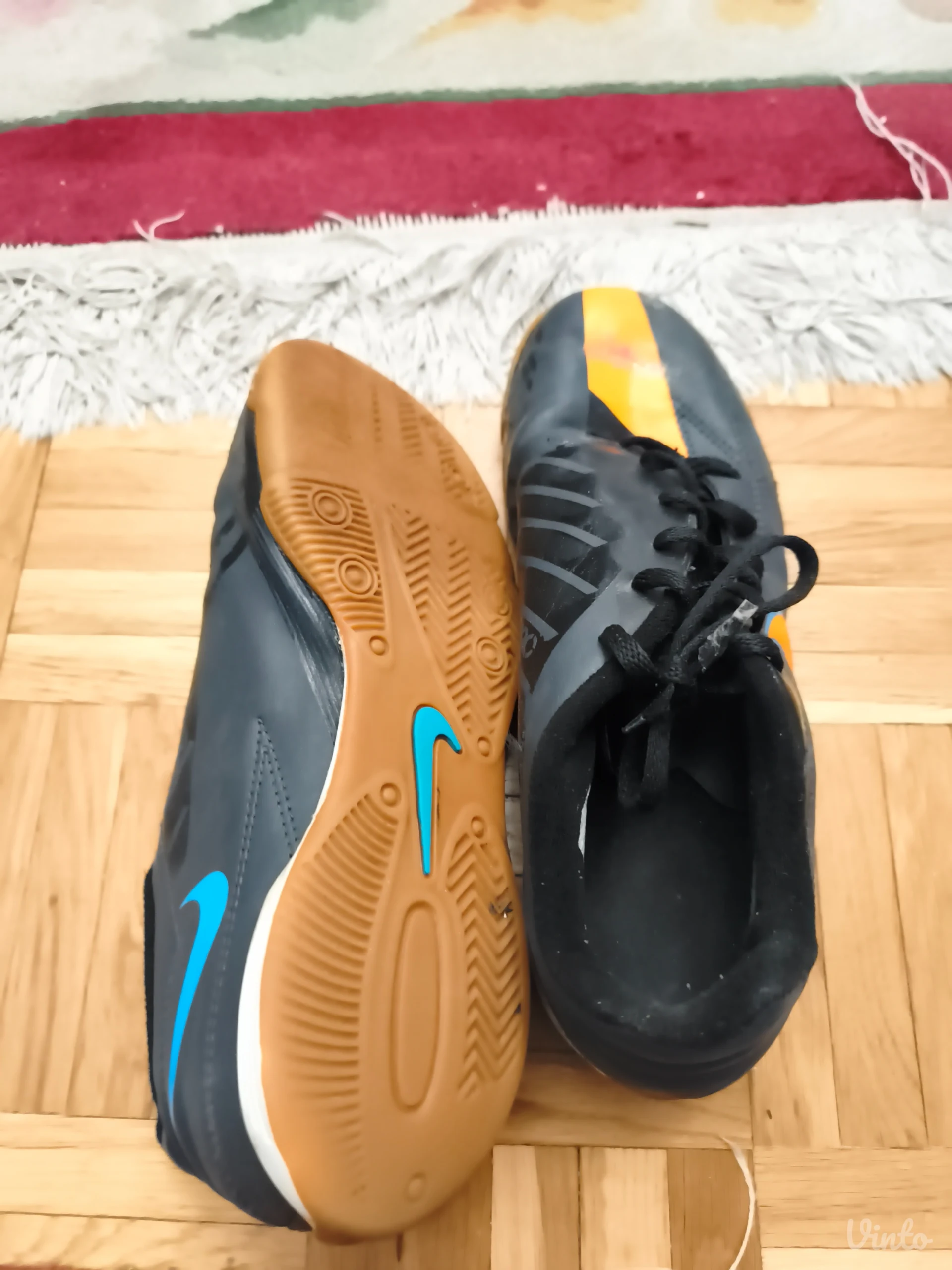 Prodajem Nike patike za fudbal/futsal