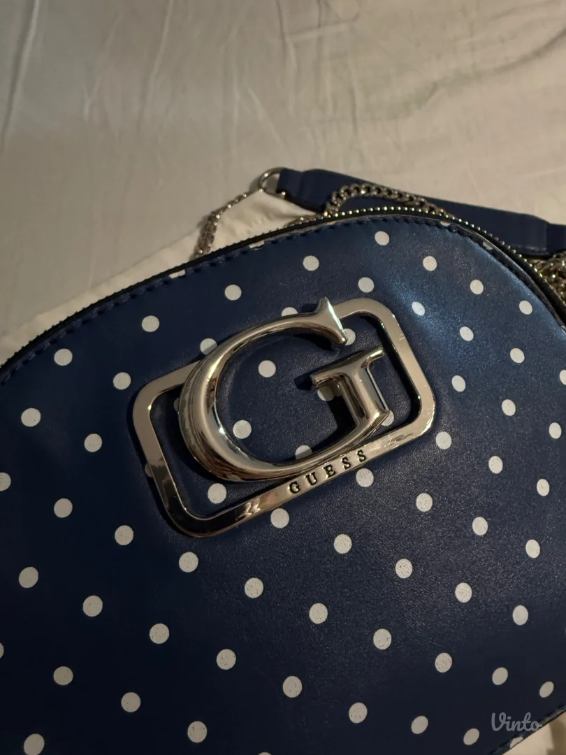 Guess torbica i Mona kais