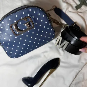 Guess torbica i Mona kais