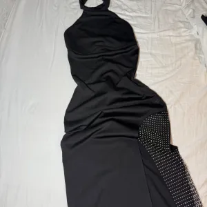 Bershka haljina eleganta