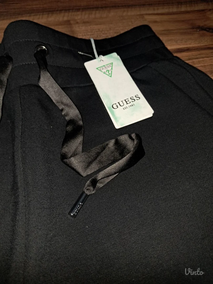 Guess crni donji deo trenerke