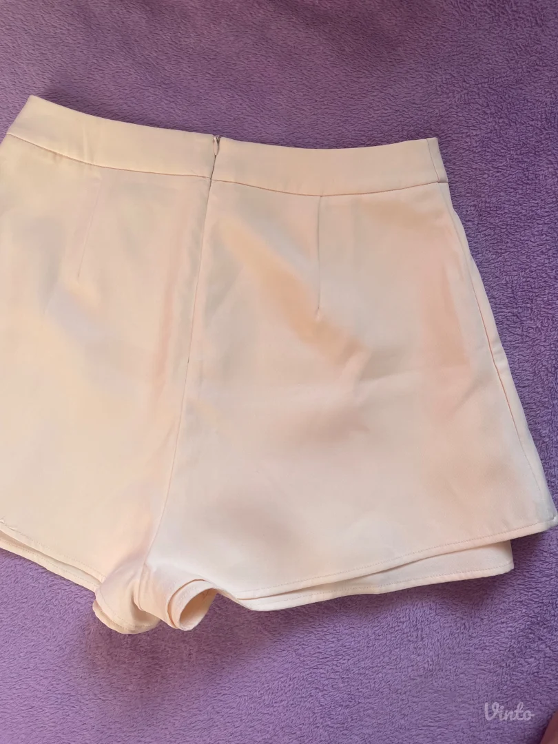 PRETTY LITTLE THING šorts L veličina