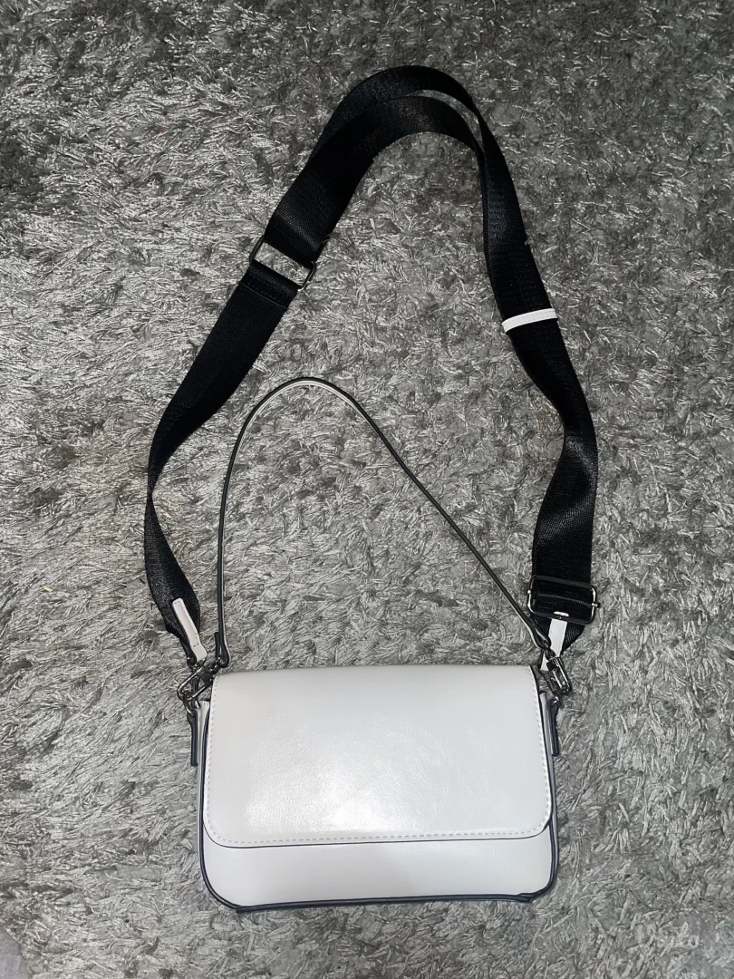 Stradivarius bela mala torba