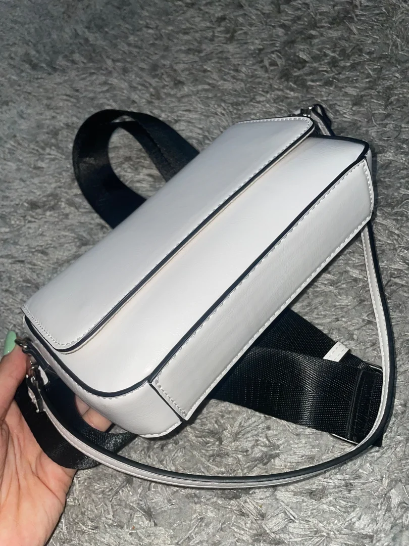 Stradivarius bela mala torba