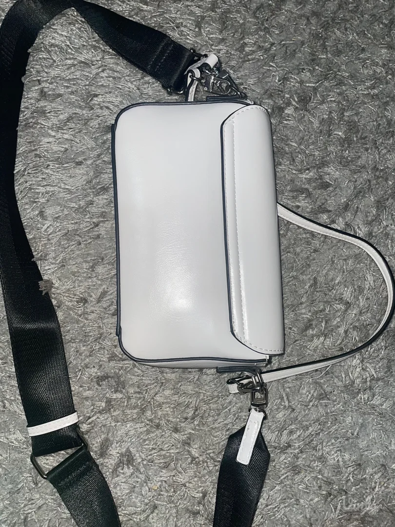 Stradivarius bela mala torba