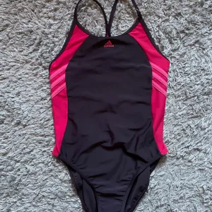 Adidas kupaći kostim XS-S vel