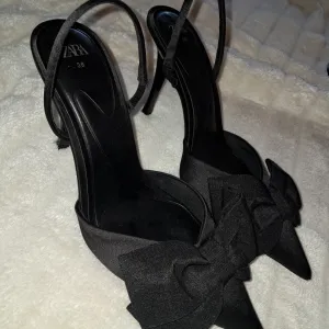 Zara NOVE viralne štikle, 38