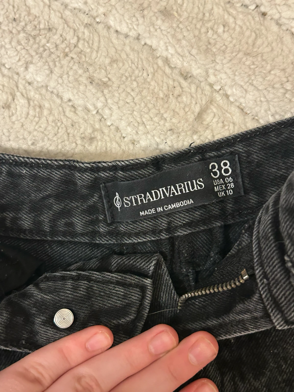 STRADIVARIUS | Crni Teksas Šorc