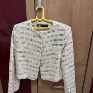 Zara blejzer jaknica očuvana M veličina