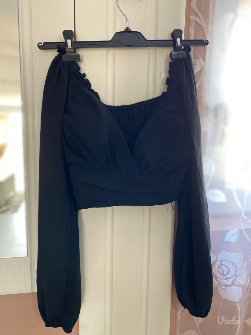 Crni crop top sa dugim rukavima