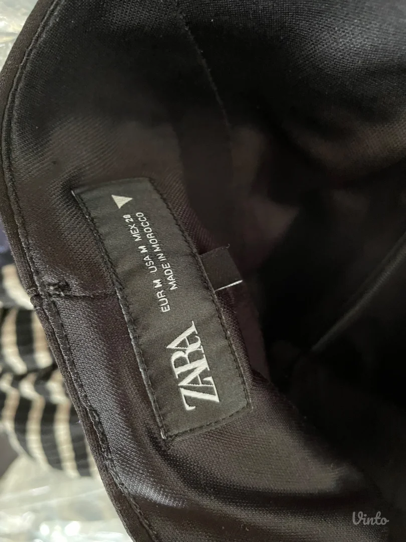 Zara elegantna crna majica