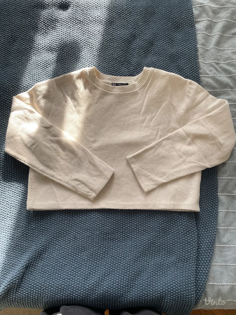 Zara beli džemper