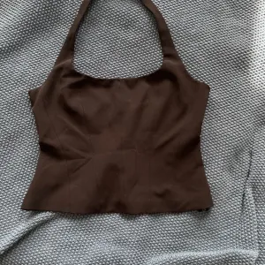 Zara elegantna crna majica