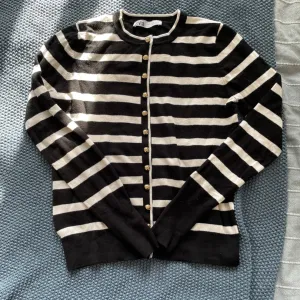 Zara prugasti džemper