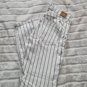 Bershka pantalone