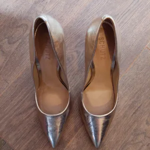 Schutz zlatne salonke